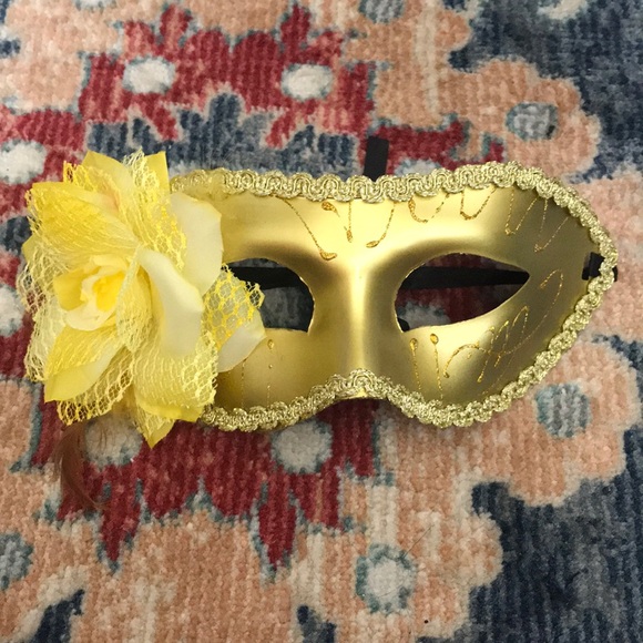 Gold with Faux Flower Masquerade Mask - Picture 1 of 2